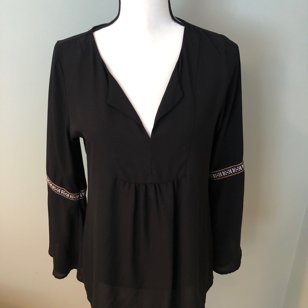 Zouk (from anthropology) black bell sleeve blouse
